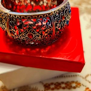 Premier Designs expandable bracelet